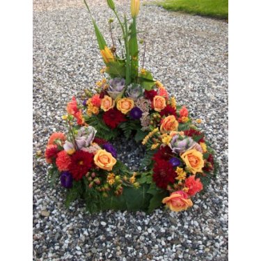 Krans med blomster opsats