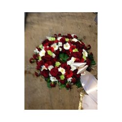 Rundpyntet krans med blomster